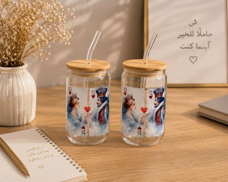 كاسة شفاف مع مصاصة ورق شدة